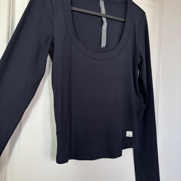 Vuori Women's Long Sleeve Pose Scoop Tee Black Size medium - Picture 5 of 14